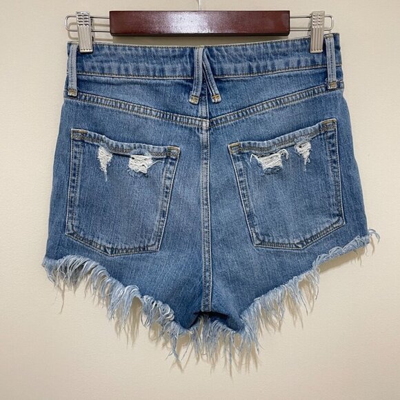 Good American Distressed Raw Hem Denim Shorts, Size 2 / 26 - Picture 4 of 9